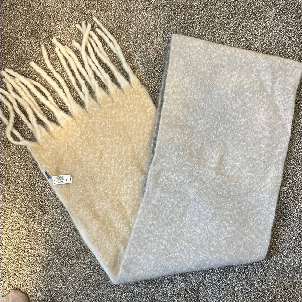 Old Navy Cream and White Scarf